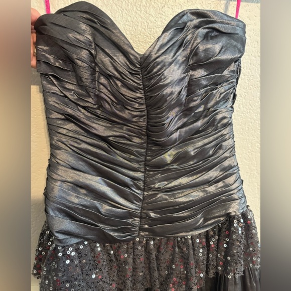 BETSEY JOHNSON Silver Ruched Pleated and Sequin Sweetheart Prom Dress. Size 12 - Picture 2 of 5